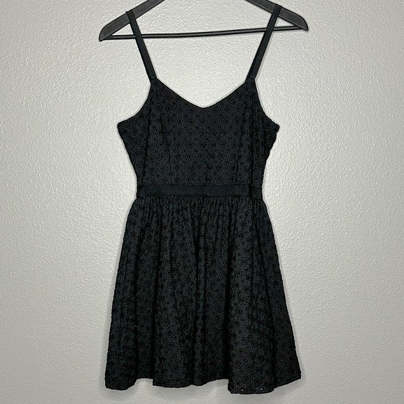 XXI Sleeveless Black Dress With Cut Out Circles and Embroidery Size Small - Picture 2 of 11